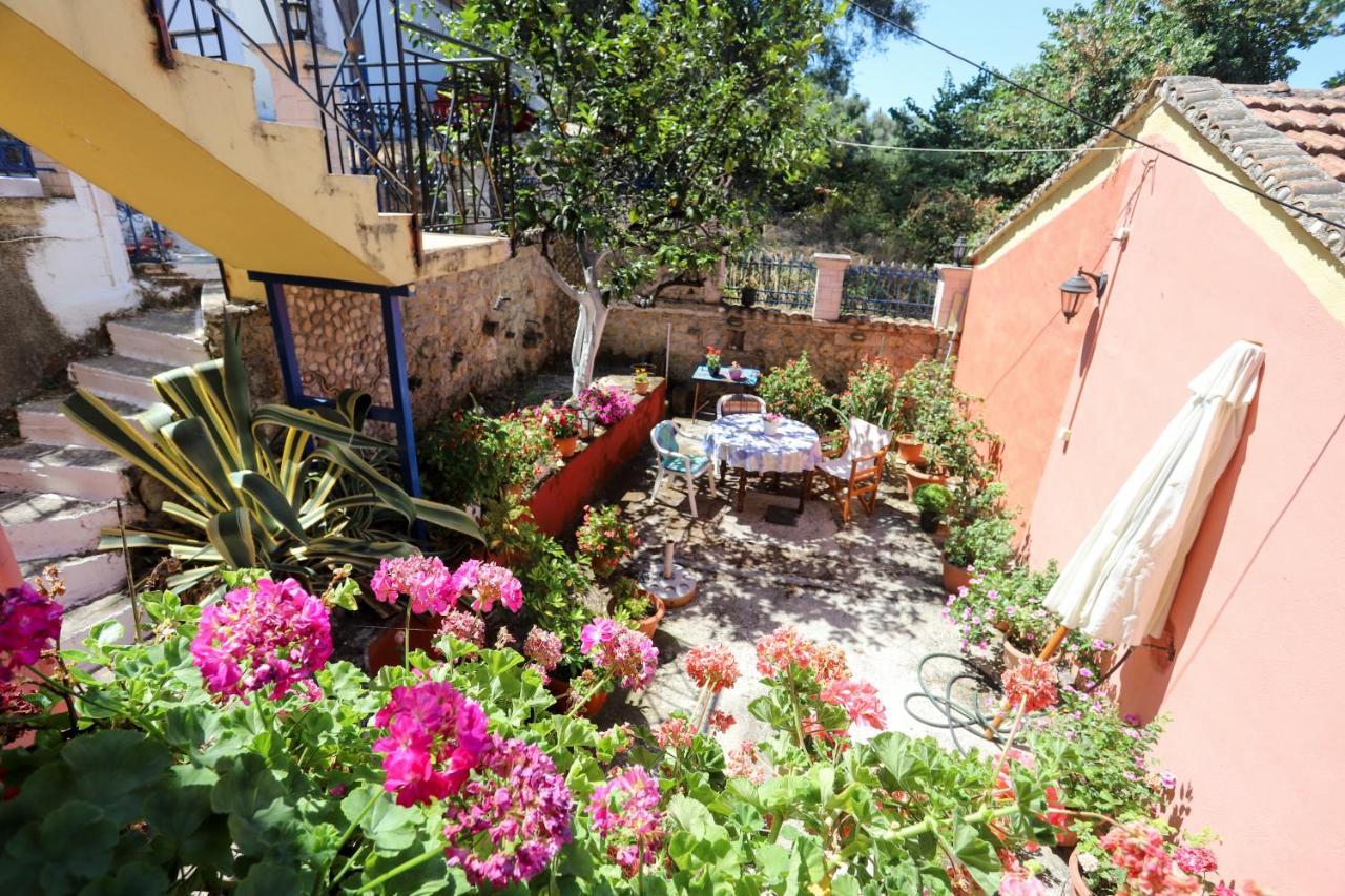 Alexis & Loula Village House Arkadades Bagian luar foto