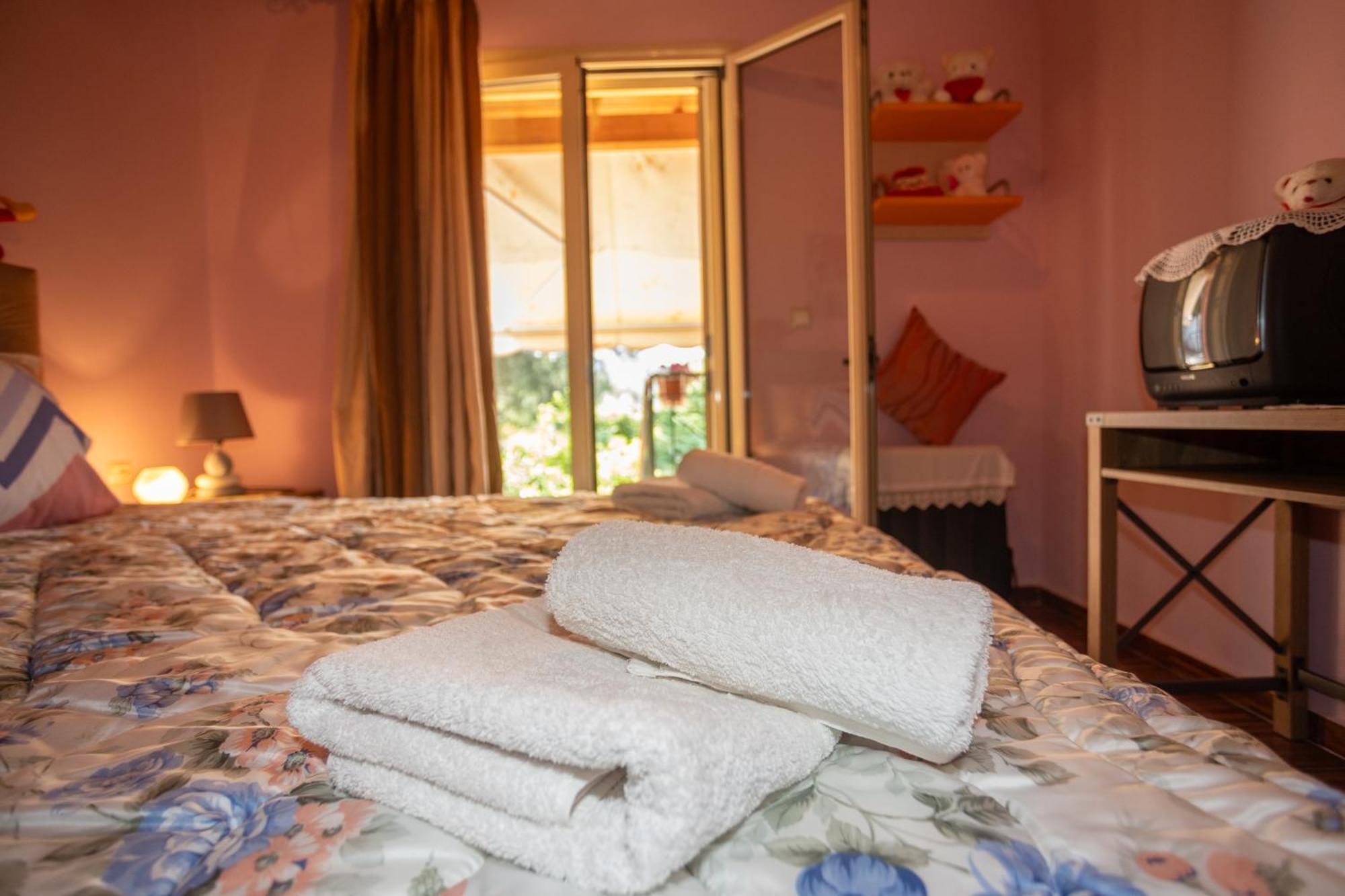 Alexis & Loula Village House Arkadades Bagian luar foto